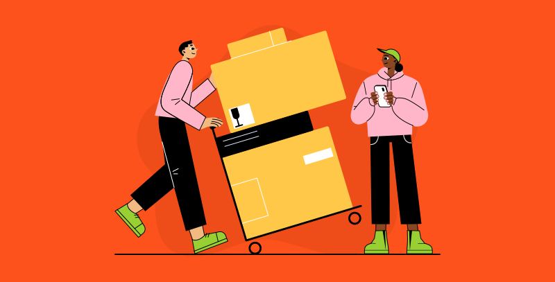 Onde aplicar os checklists Dois profissionais manuseiam caixas durante uma operação logística, ilustrando o uso de checklists para organizar tarefas e garantir o controle de estoque e armazenamento.