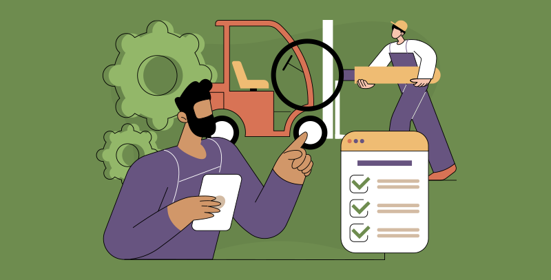 Supervisor realizando inspeção visual de empilhadeira com apoio de checklist digital, representando o uso do checklist de empilhadeira em rotinas de inspeção operacional.